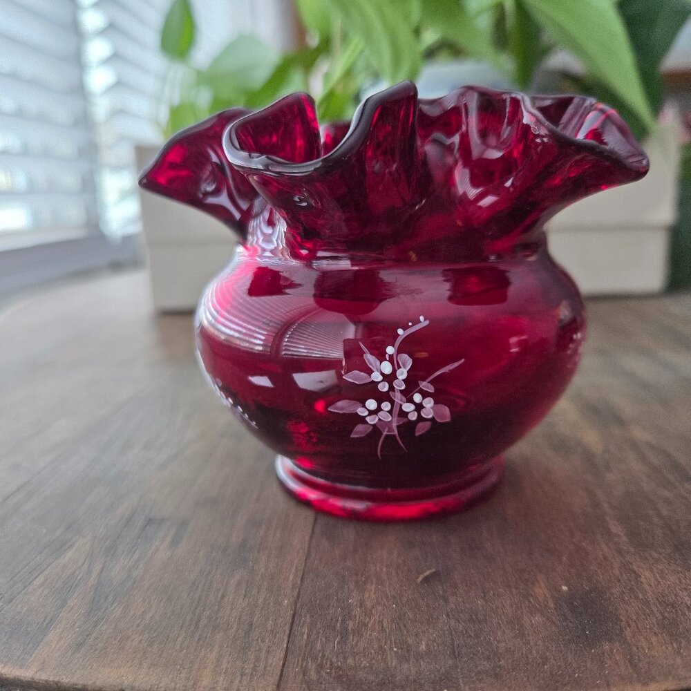Vintage Fenton Ruby Red Small Ruffled Rose Bowl/Vase Hand Painted & Signed Vase - Picture 3 of 6